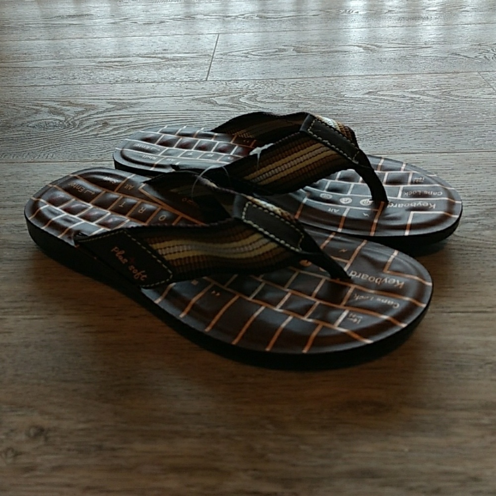 Aerosoft Frank Soft Brown Keyboard Sandals New